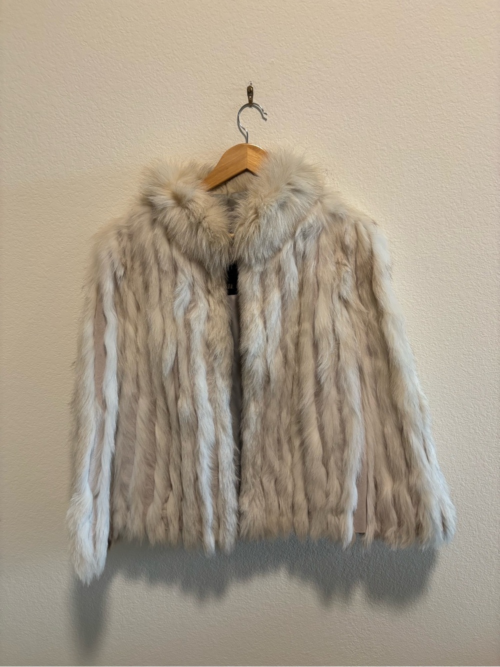 GEM!! Vintage Genuine Saga Fox Women’s Cream Fur Jacket ultra luxe